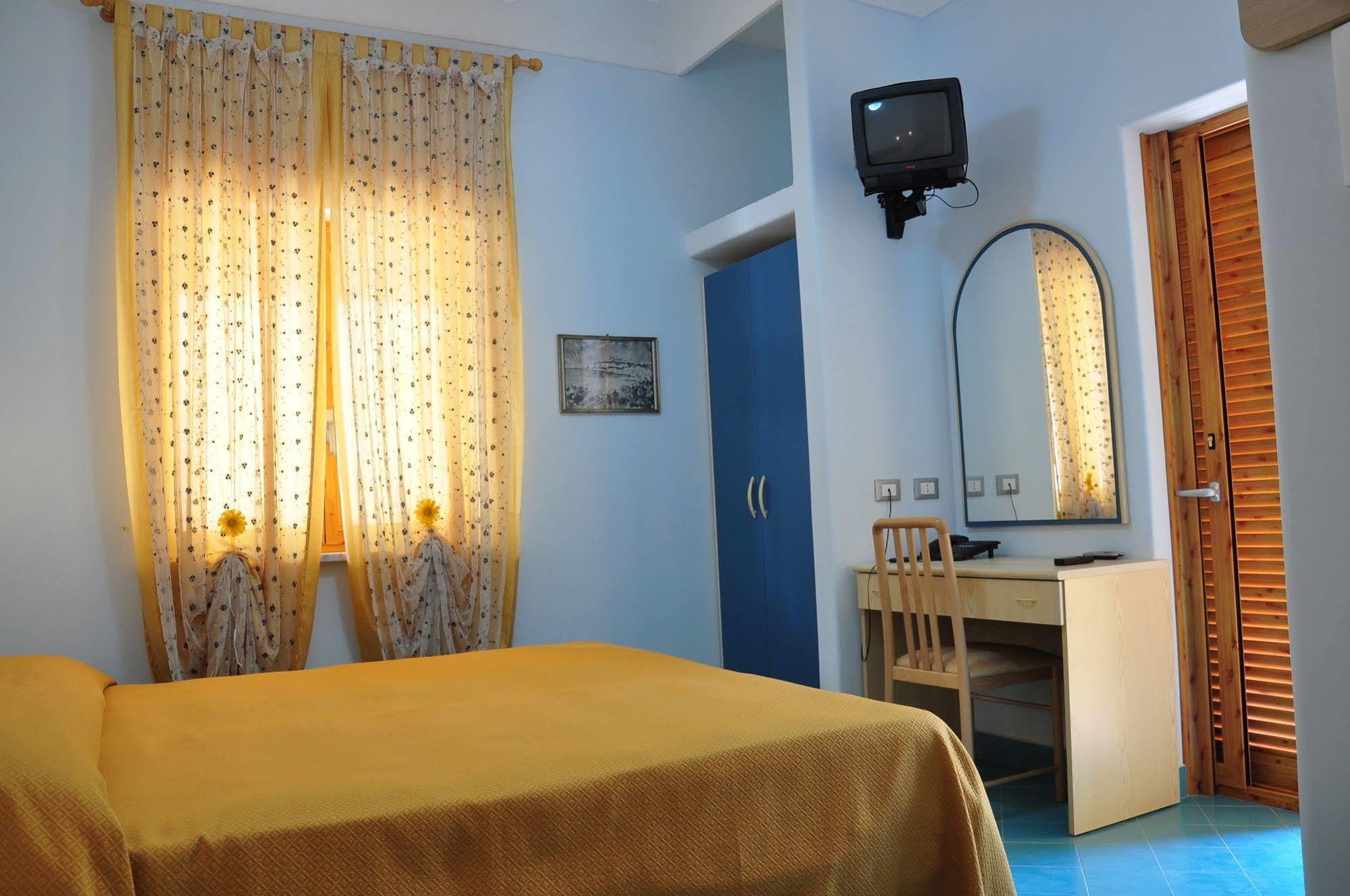 Hotel Villa Sirena Sant'Angelo  Eksteriør billede